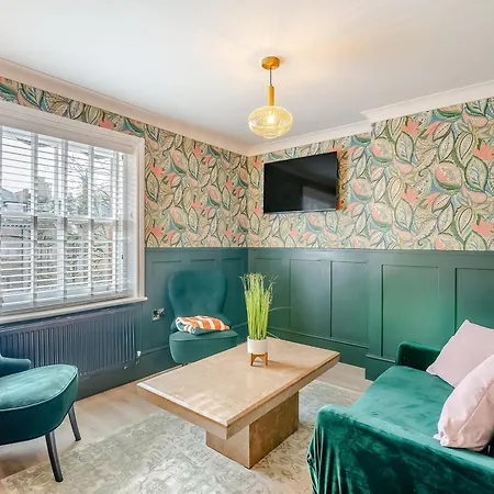Betty's Penthouse- 2bed Luxury Appt, Parking 公寓
