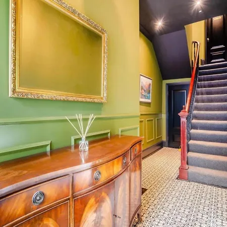 Betty's Penthouse- 2bed Luxury Appt, Parking *